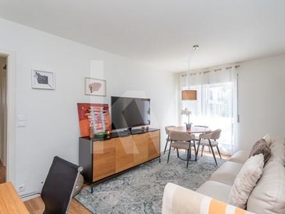 Renovated 2 bedroom apartment with parking space and storage room | TELHEIRAS, LISBON