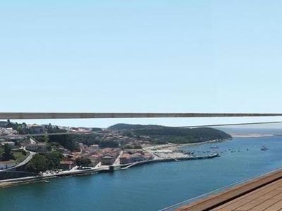 T4+1 duplex de luxo em frente ao Rio Douro