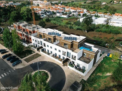 T4+1 Duplex Empreendimento Quinta da Venga Village com 2 terraços e 3