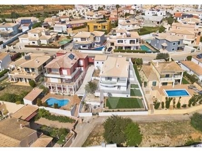 Unique Opportunity: 4 bedroom villa with 217m2 in the Exclusive Residential Park Cerro das Mós, Lagos