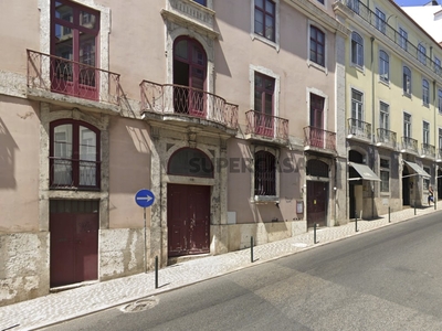 Apartamento T2 para arrendamento em Santa Maria Maior