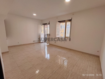 Apartamento T2 para arrendamento em Santa Maria Maior e Monserrate e Meadela