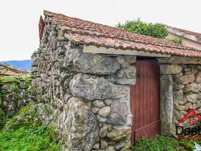 Casa Antiga T0 à venda em Vila Maior