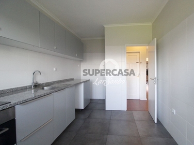 Apartamento à venda na Rua Novais da Cunha, São Cosme - Valbom - Jovim