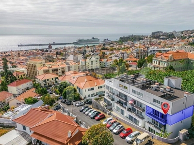 Apartamento T2 Duplex à venda em Funchal (Santa Luzia)