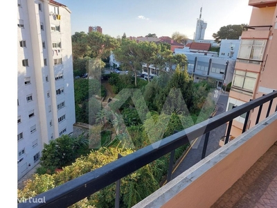 Arrendamento de Apartamento T4 com 160 m2 e varandas no Estoril | Casc