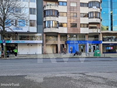 Estacionamento para comprar em Campolide, Portugal