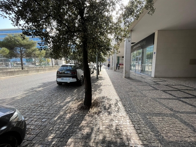 Loja/Espaço comercial na Avenida Dom João II no Parque das Nações