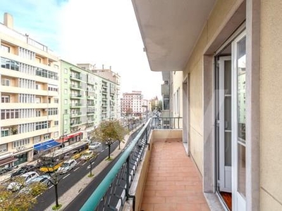T3 Av. Roma | With Balcony + parking space + elevator|Refurbished (146m2)