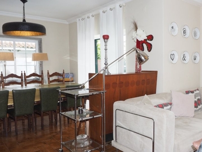 Casa espaçosa com 3 quartos para alugar em Alcabideche, Lisboa