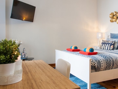 Espaçoso quarto para alugar em apartamento de 5 quartos em Matosinhos