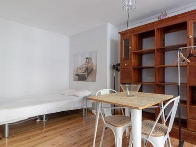 Quarto para alugar em apartamento de 11 quartos no Bairro Alto, Lisboa