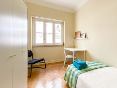 Quarto para alugar em apartamento de 3 quartos em Santa Cruz, Lisboa