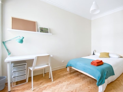 Quarto para alugar em apartamento de 3 quartos em Santa Cruz, Lisboa