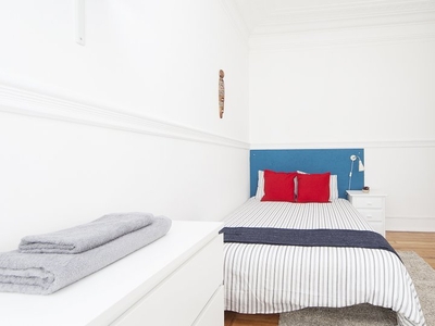 Quarto para alugar em apartamento de 7 quartos em Campolide, Lisboa