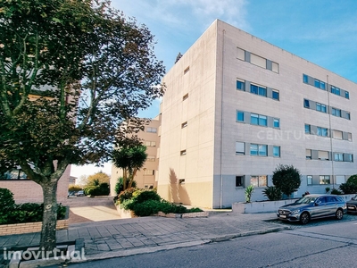 Apartamento T2 / Semi-novo / Garagem Fechada / Guimarota