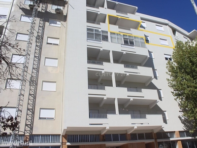 Apartamento T3+1 no centro da cidade de Castelo Branco, com varanda e