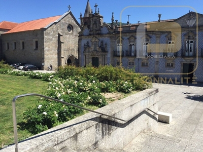 Prédio restaurado em pleno centro histórico de Guimarães