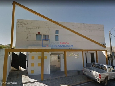 Prédio urbano, comercial/serviços, em Mora, Évora