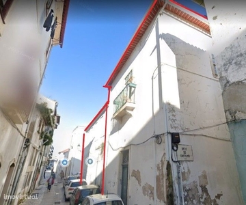 Vendem-se 2 prédios contíguos na Baixa de Coimbra