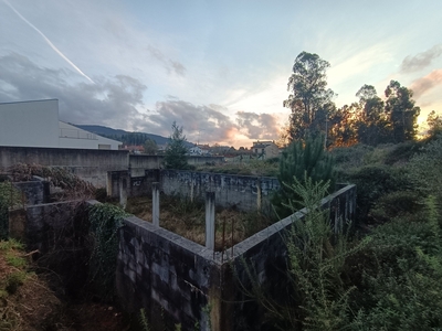 Terreno para construção c/ benfeitoria em Geraz do Lima