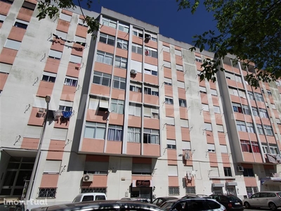 Óptimo Apartamento T1+1, em Montechoro com Lugar de Garagem