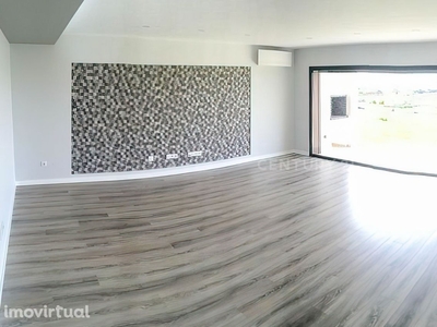 Moderno apartamento T3, com excelente exposição solar - arrendado até