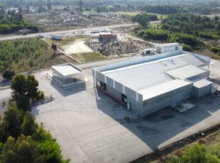 Pavilhão industrial com 1.789 m2 em Cantanhede (Tocha)