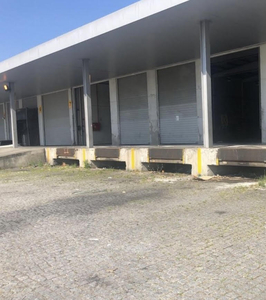 Armazém Logístico com Extenso Logradouro, na Maia