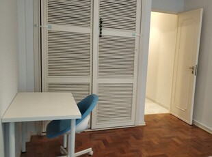 Alugo quarto em apartamento T4 em Odivelas, Lisboa
