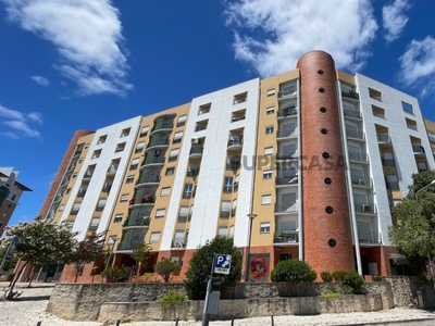 Apartamento T3 para arrendamento em São Domingos de Benfica