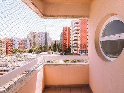 Apartamento T3 para arrendamento na Avenida das Túlipas