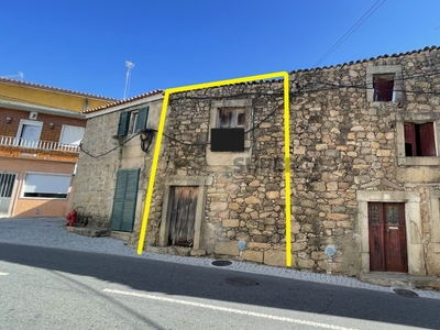 Casa Antiga T3 à venda em Escalos de Baixo e Mata
