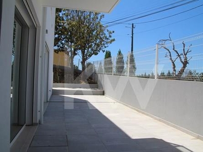 T3 com duas suites, closet e terraço| Condomínio fechado em Leiria