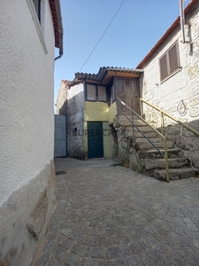 Casa Antiga T2 Duplex à venda em Viela do Canto, Queirã (3670-173)