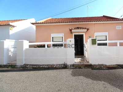 Casa Térrea T2 para arrendamento em Alcabideche