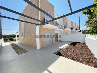 Moradia Geminada T3 Duplex à venda em Sesimbra (Castelo)