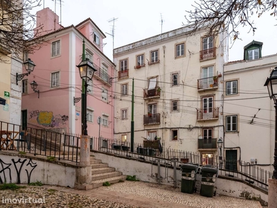 Apartamento T0+1 para obras totais na Bica, Lisboa