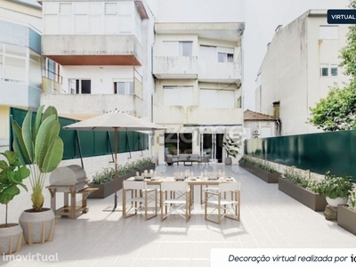 Apartamento T1 renovado com terraço de 80m2 - Marquês, Porto