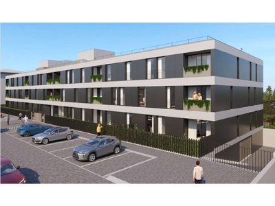 Apartamento T1+1 com terraço, jardim e lugar de estaciona...