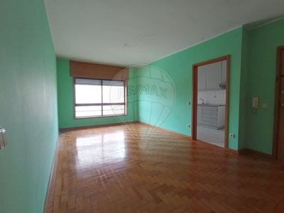 Apartamento T2 à venda em Vilar de Andorinho, Vila Nova de Gaia