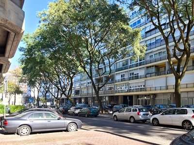 Apartamento T2 para arrendar em Lisboa na zona de Benfica