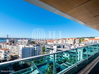 Apartamento T3, penthouse, no Infante à Lapa, em Lisboa
