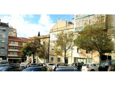 Apartamento T4 em Lisboa, para Investimento