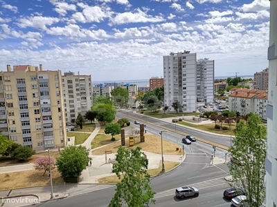 Apartamento T5 com 120 m2 em Olivais - Lisboa