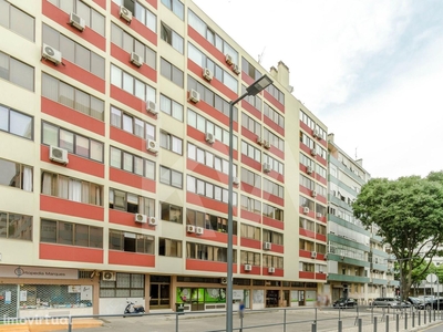Benfica | Apartamento T1 com garagem e arrecadação num dos bairros mai