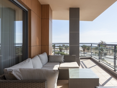 Deslumbre-se com o Luxo à Beira-Mar em Olhão: Excecional apartamento T3