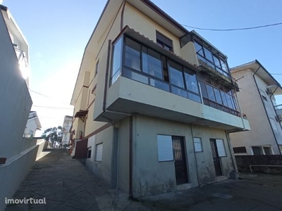 T2 para renovar com garagem fechada - São Pedro da Cova