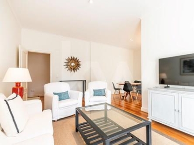 Two-bedroom apartment to rent in Chiado, Lisbon - fully furnished and equipped - daily cleanning included in price