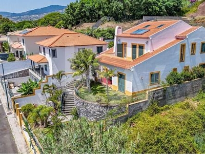 Villa Sol - Moradia Unifamiliar em Travessa do Jardim Botânico - Funchal